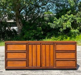 Mid-century Modern Bassett Walnut and Oak 9 Drawer Dresser