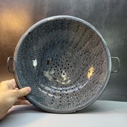 Large 14”  Vintage/Antique Primitive Gray Speckled VINTAGE/ANTIQUE GRAY SPECKLED GRANITEWARE Enamelware Colander. Farmhouse. 