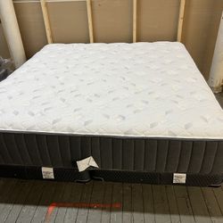 Scott Living RESTONIC King Size Plush Mattress And Matching Box Springs 