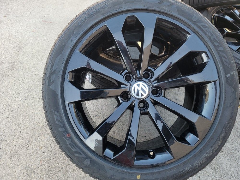 OEM 18" VW PASSAT Wheels With New Tires