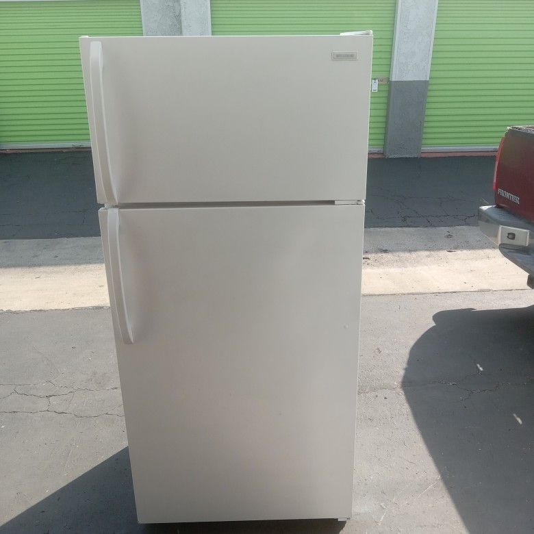 Frigidaire Refrigerator Works Excellent/delivery