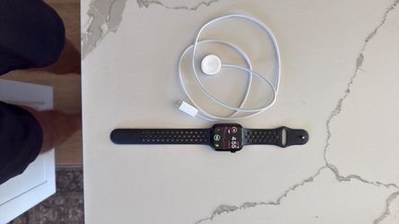 Apple Nike watch Series 7 GPS 45mm with charger