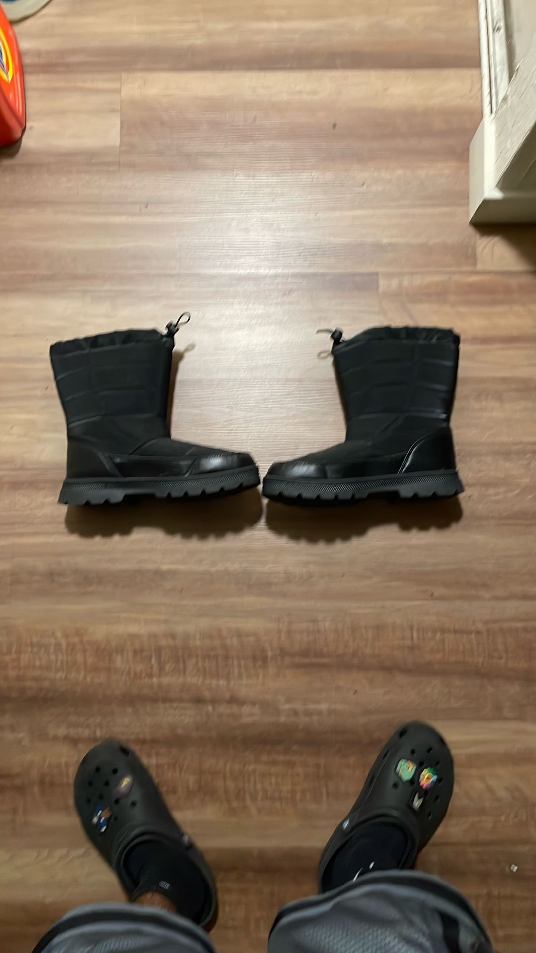 Snow boots