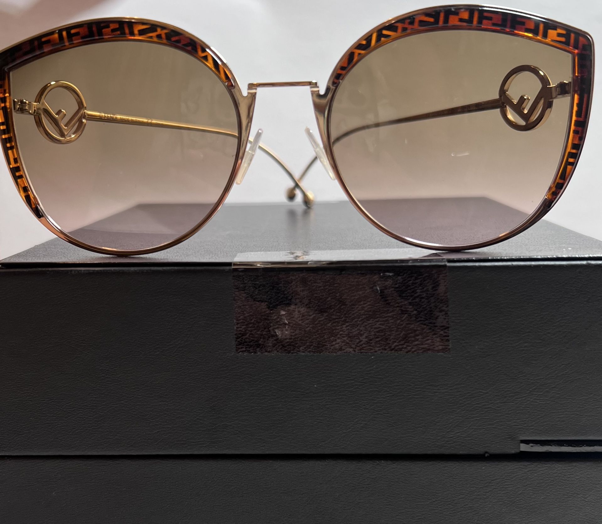 Authentic Gucci GG0035SN 004 Havana/Brown sunglasses in like new condition.
