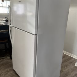 Whirlpool 33 Inch Wide Top Freezer Refrigerator 20 Ft.³ White