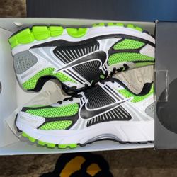 Nike Size 6.5 Men Brand New 