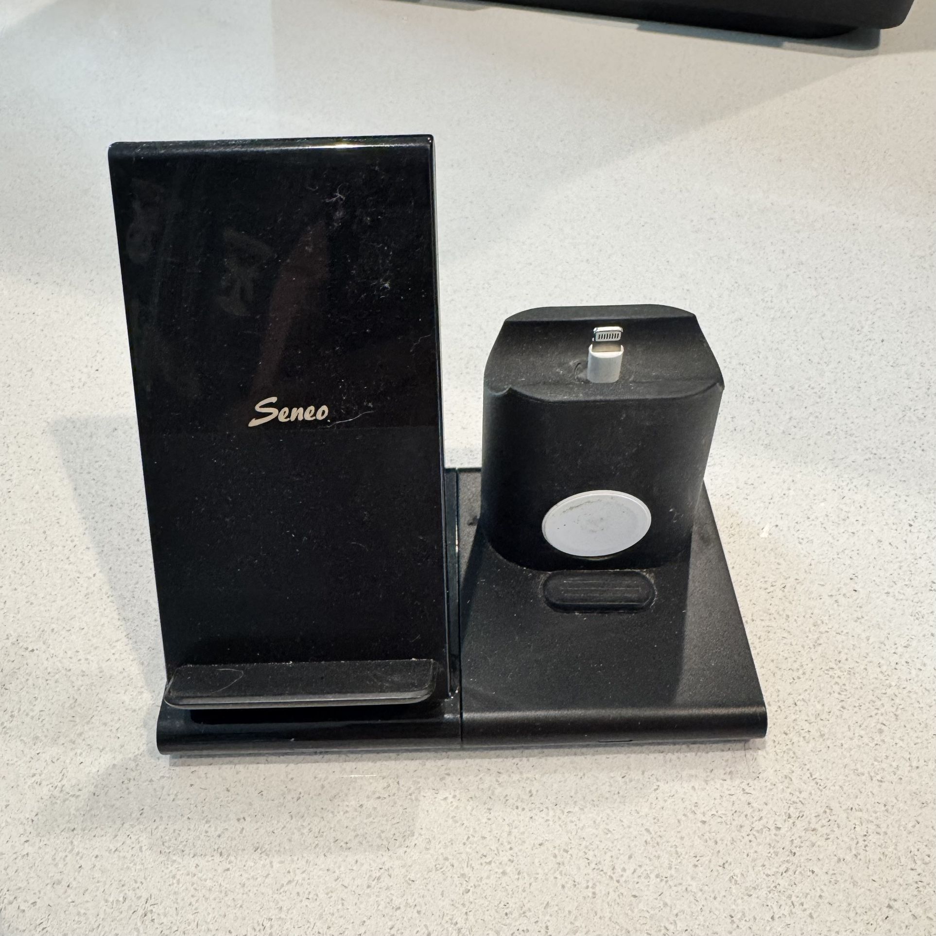 Wireless iPhone And Apple Watch Charger