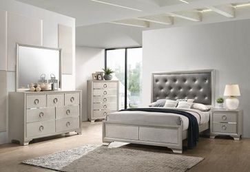 4PC EASERN KING BEDROOM SET!!! INCLUDES EASTERN KING BEDS, DRESSER, MIRROR, NIGHT STAND