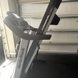 Nordic track commercial 1750 Treadmill for Sale in Jacksonville FL