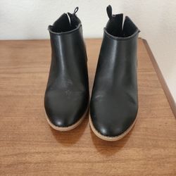 Old Navy Black Booties