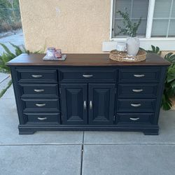 Beautiful Charcoal & Walnut 9-Drawer Dresser / Credenza