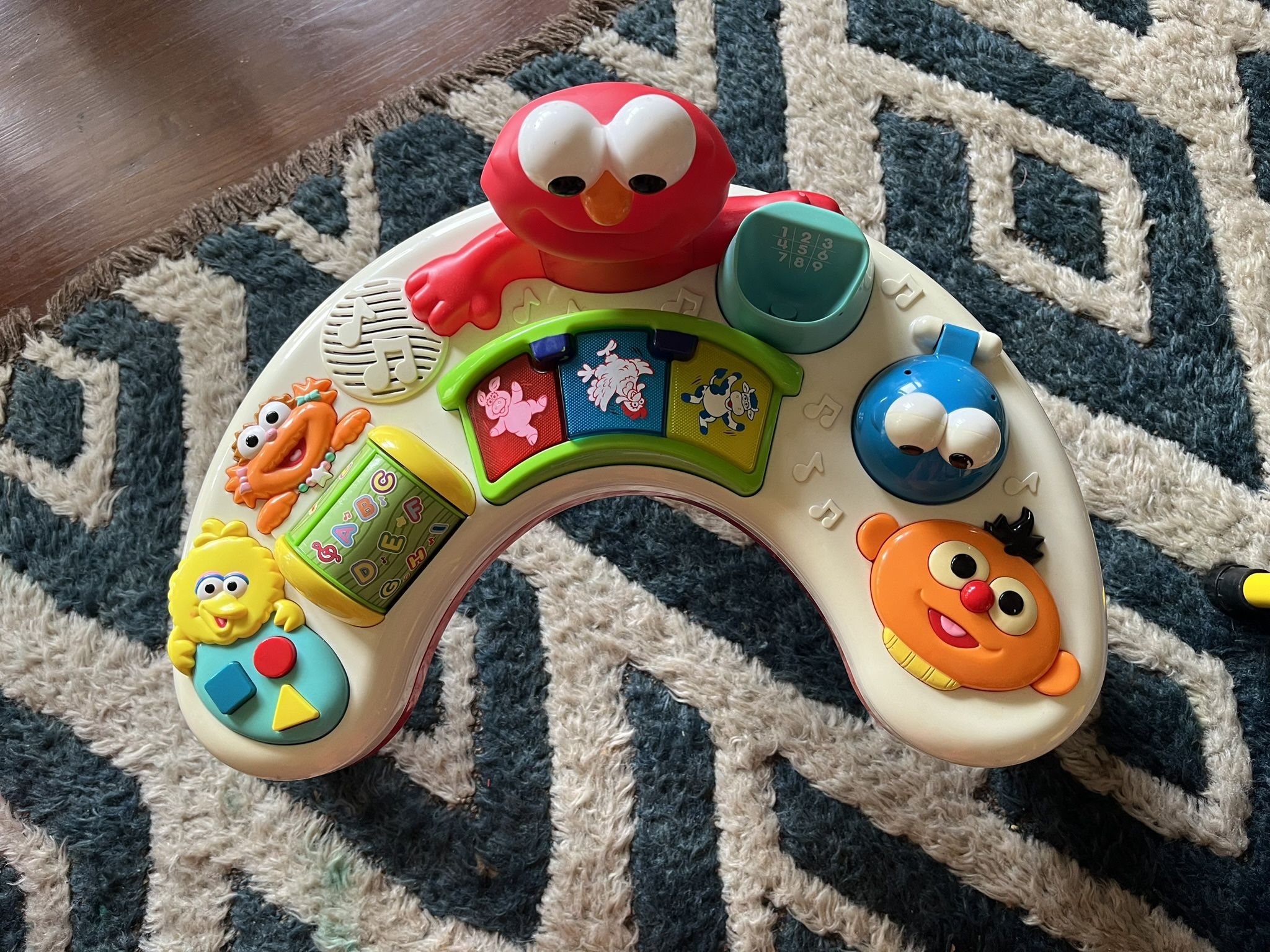 Fisher Price Elmos’s Sing & Teach Table Toddler Baby Toy