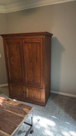Ethan Allen TV stand