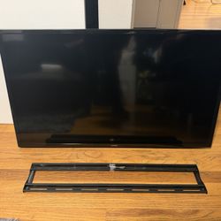36 Inch Samsung Smart Tv  With Wall Mount 