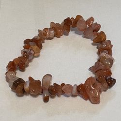 natural carnelian chip bead stretch bracelet.