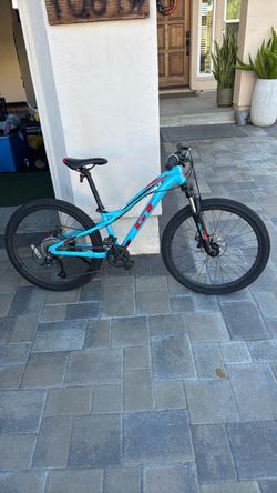 GT Stomper Pro 24" Kids Mountain Bike (Disc Brakes / Front Suspension)