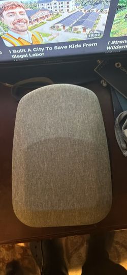 oculus quest 2 (with carrying case)