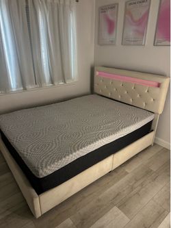 FULL SIZED VELVET BED FRAME AND MATTRESS