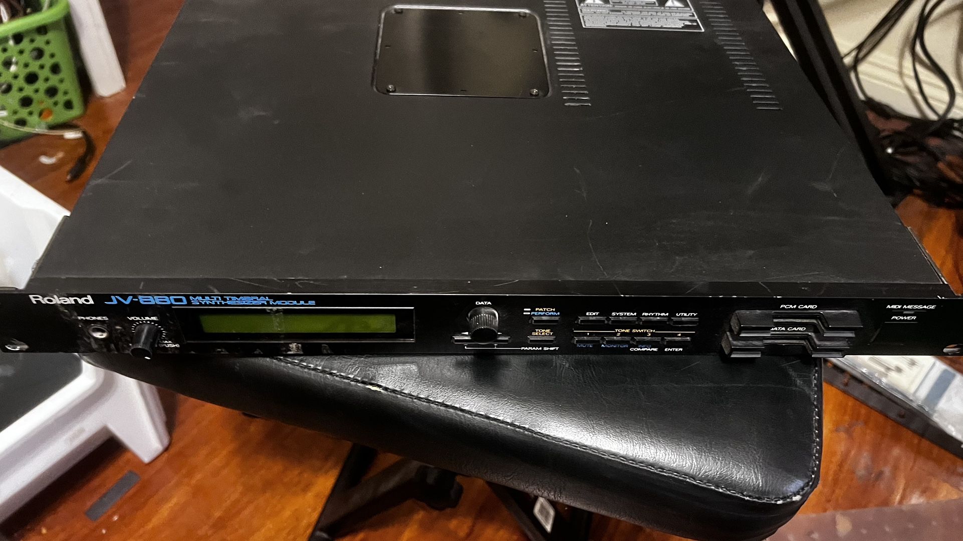 Roland JV-880 Roland - JV-880 (JV-80音源モジュール/1U)｜株式会社