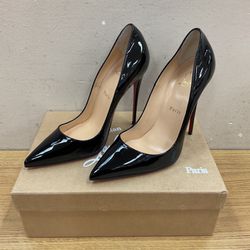 CHRISTIAN LOUBOUTIN SO KATE PATENT LEATHER POINTED-TOE RED SOLE PUMP.