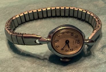 Vintage Women’s Timex Stretch Band Watch