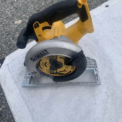 DEWALT
20V MAX Cordless 6.5 in. Sidewinder Style Circular Saw (Tool Only)