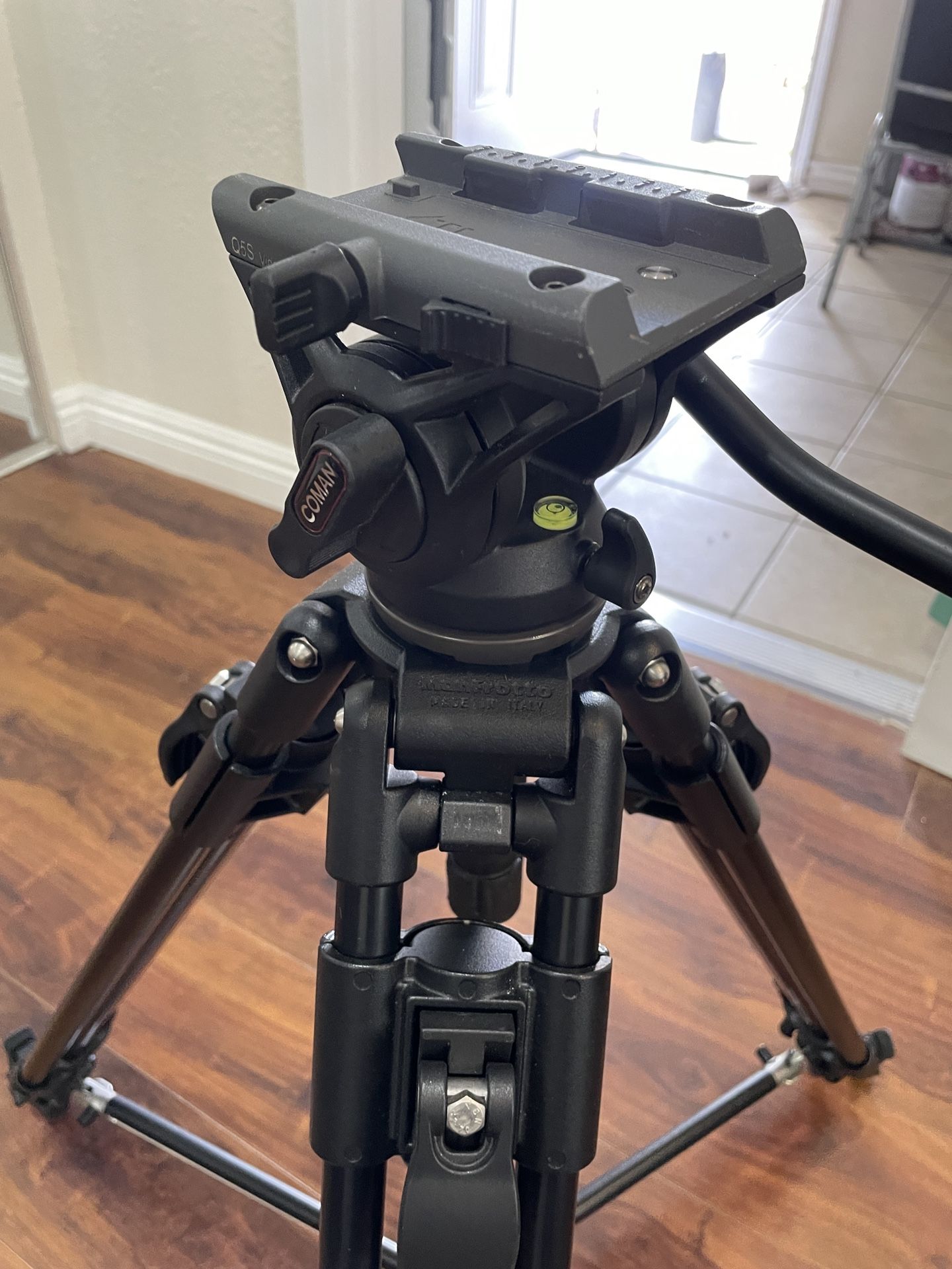 Manfrotto Heavy Duty Tripod for Sale in Cty Of Cmmrce, CA OfferUp