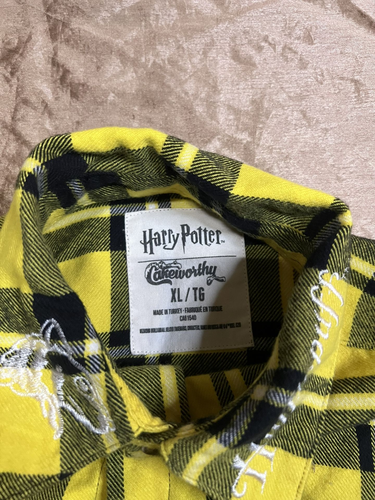 Cakeworthy size XL Harry Potter Hufflepuff Yellow Flannel Shirt Hogwarts Plaid