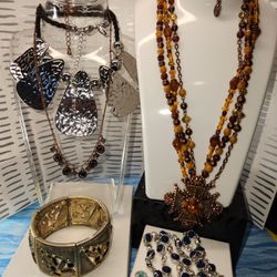 #2071, LIA SOPHIA GREAT LOT OF 6 ITEMS, ALL SIGNED. MYSTIC, RHINESTONES, MOTHE OF PEALRS. 

