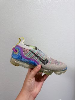 Nike grey vapormax multi color