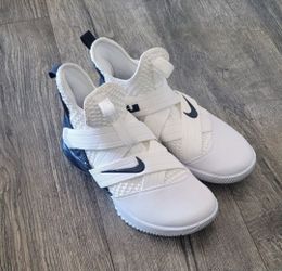 Nike LeBron James sneakers sz 6 youth