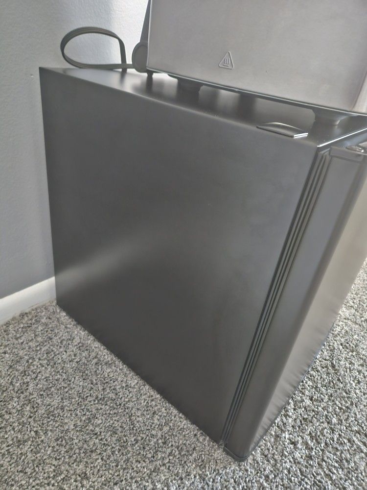 New Extra Ckean Mini Fridge