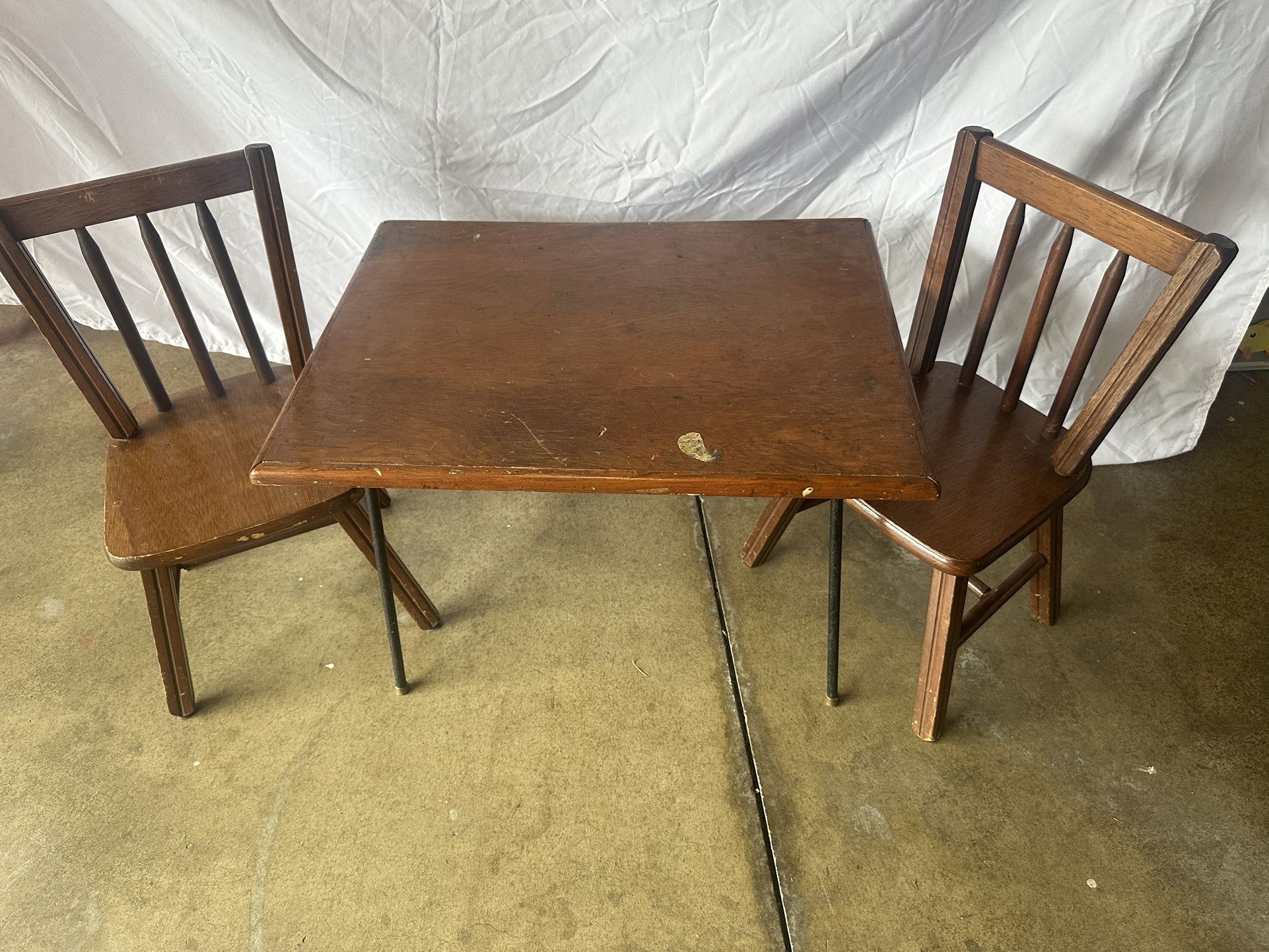 Kids Table & Chairs