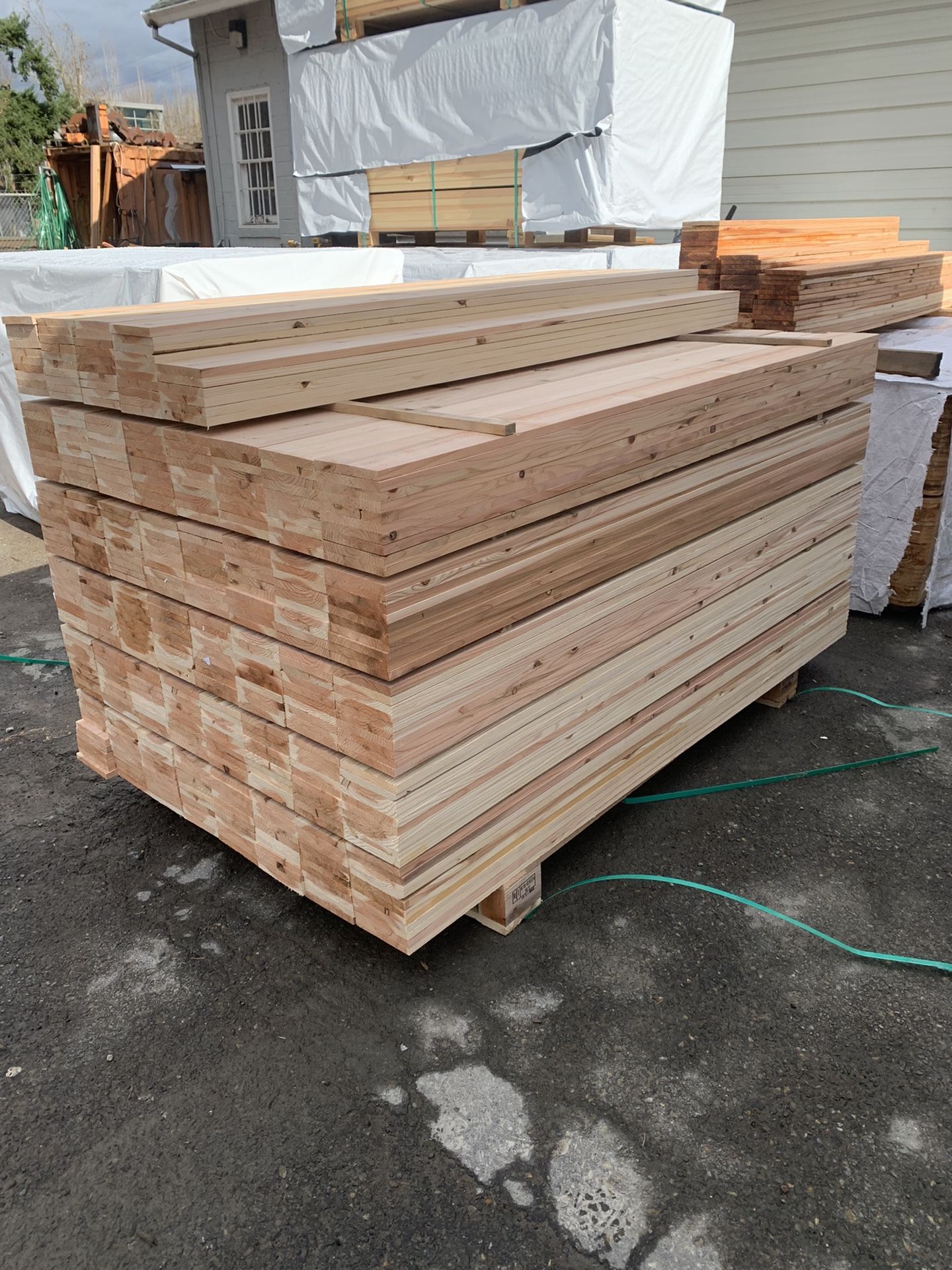 CEDAR FENCING SALE!! new truckloads !!! beautiful board