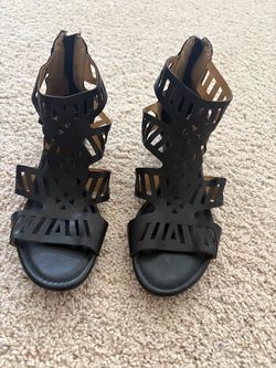 BRAND-NEW BLACK SHOES — ONLY $5! 🖤