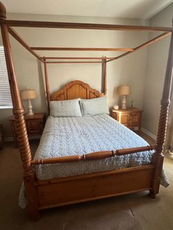 Canopy bed (queen size)