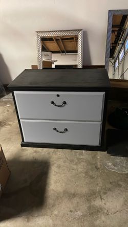 Dresser- 2 drawers
