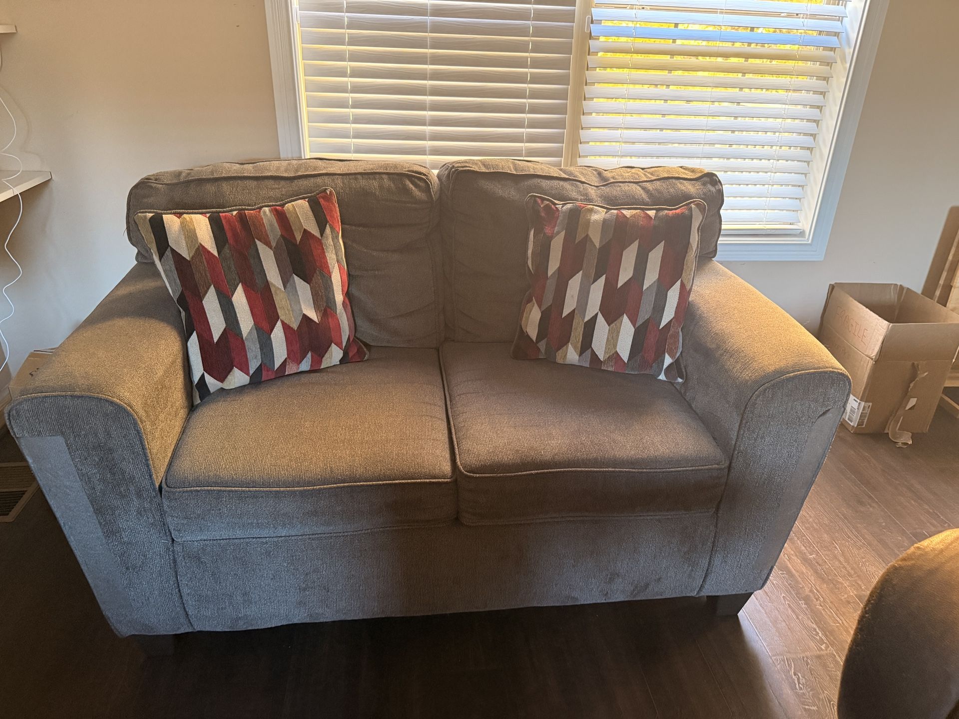 2 Love Seats And A Reclining Sofa 150 Each For The Love Seats And 1 For The Sofa I’ll Take 350 Or 400