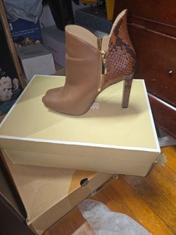 Woman shoes
