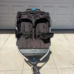 Thule Urban Glide 2 Double Jogging Stroller w Bassinet for Sale in