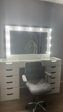 Beautiful big led vanity + free chair