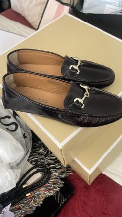 LEATHER SHOES LOAFER.