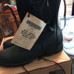 New working military boots size 11w Leather.