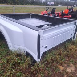 2020 Ford 4x4 Dully Bed 