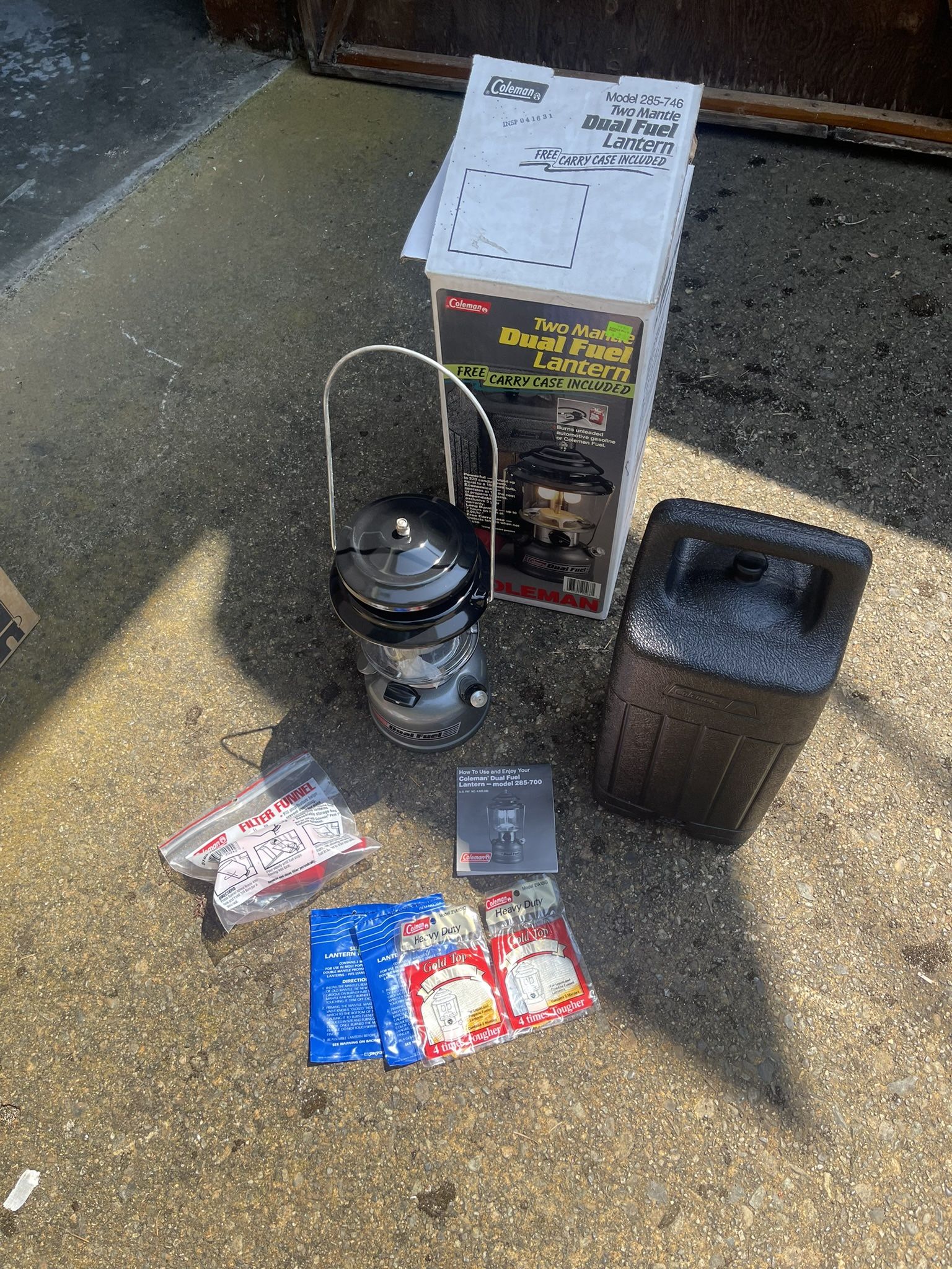 Vintage Coleman fuel lantern with carrying case and mantles