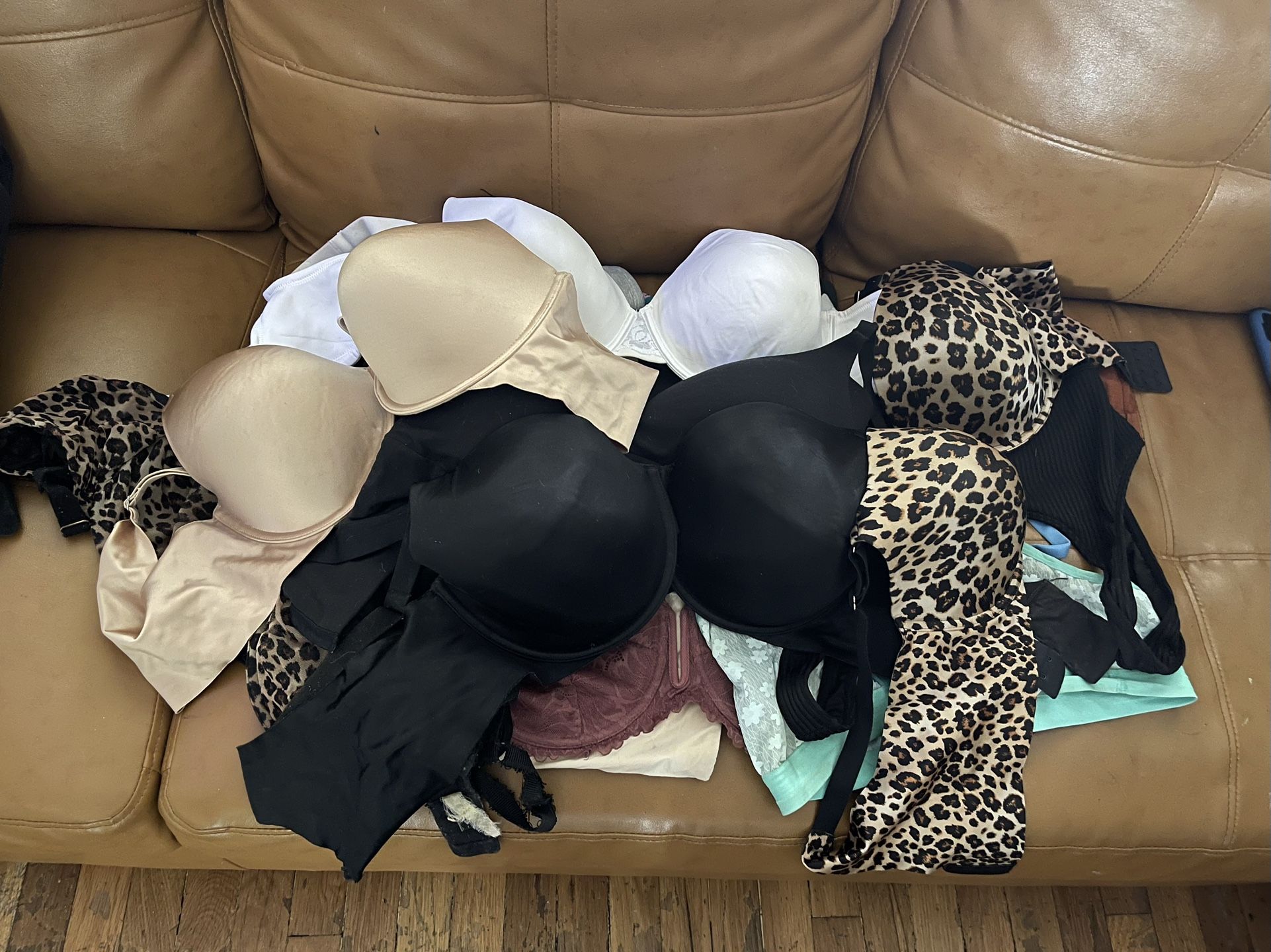 Used Bras Size Xl And 40D