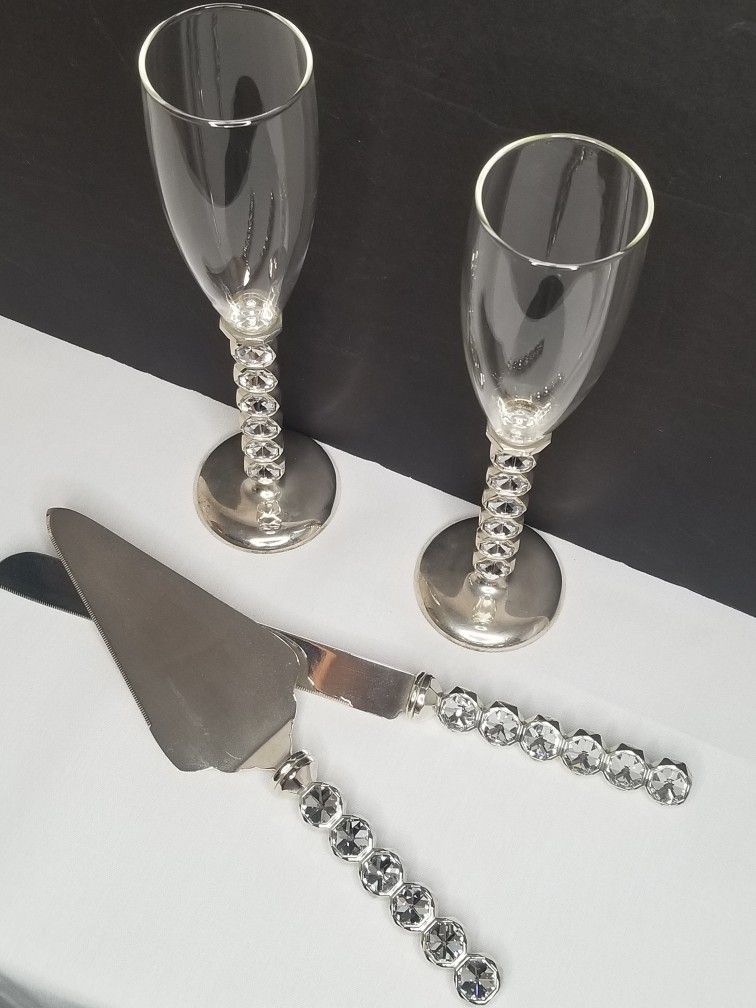 "Diamond" Stemmed Champagne Toasting Glasses And Serving Set