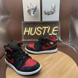 Nike Air Jordan 1 Mid “Bred” Shoes Boys Size 13C