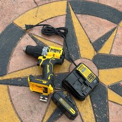 DEWALT 20V XR Brushless Cordless 1/2 in. Hammer Drill Battery (1) 1.5 Ah And Charger 