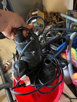 Pool drain pump with hose